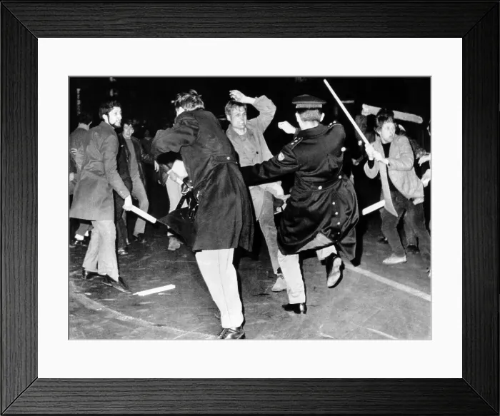 Framed Print : Demonstrations while President Richard Nixon was conferring with Italian officials. Police battle stick-wielding anti-Nixon demonstrators marching on the Quirinal Palace in Rome Framed Print : Demonstrations while President Richard Nixon was conferring with Italian officials. Police battle stick-wielding anti-Nixon demonstrators marching on the Quirinal Palace in Rome
