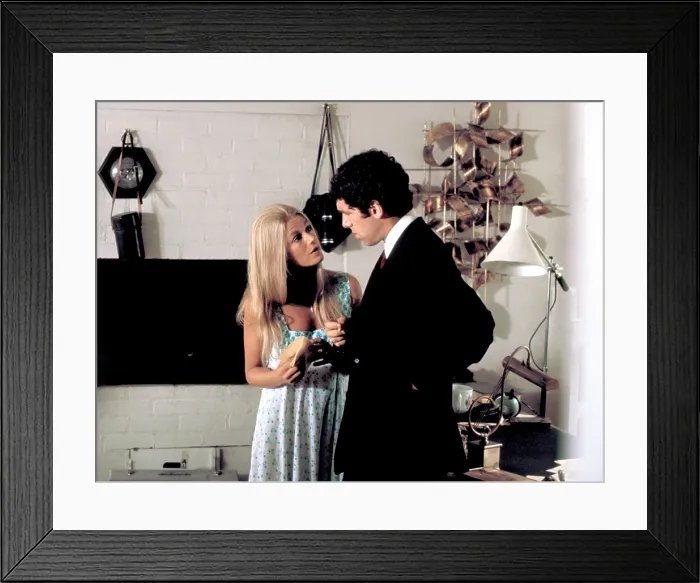 Framed Print : THE LONG GOODBYE, Nina Van Pallandt, Elliott Gould, 1973 Framed Print : THE LONG GOODBYE, Nina Van Pallandt, Elliott Gould, 1973