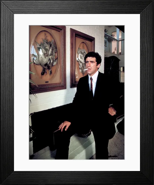 Framed Print : THE LONG GOODBYE, Elliott Gould, 1973