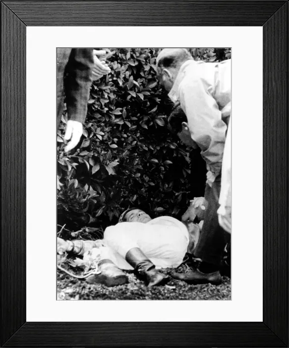 Framed Print : Willie Shoemaker after being thrown from his mount- Inglewood, Calif. 1 / 30 / 1969. Courtesy: CSU Archives  /  Everett Collection