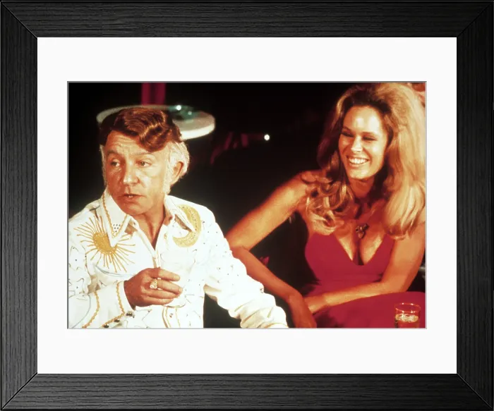 Framed Print : NASHVILLE, from left: Henry Gibson, Karen Black, 1975