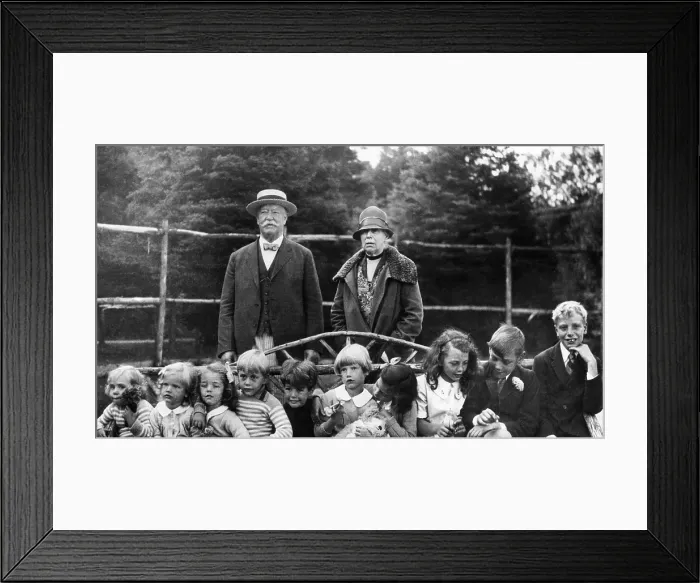 Framed Print : Former U.S. President William Taft, Former First Lady Helen Taft, with their ten grandchildren in Canada, 1927.. Courtesy: CSU Archives  /  Everett Collection