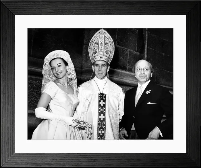 Framed Print : Photographer Yousuf Karsh poses with his bride, Estrellita, on the terrace outside St. Patrick's Cathedral. August 28, 1962. Courtesy: CSU Archives / Everett Collection