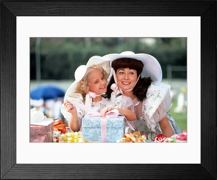 Framed Print : MOMMIE DEAREST, Mara Hobel, Faye Dunaway, 1981, (c) Paramount / courtesy Everett Collection