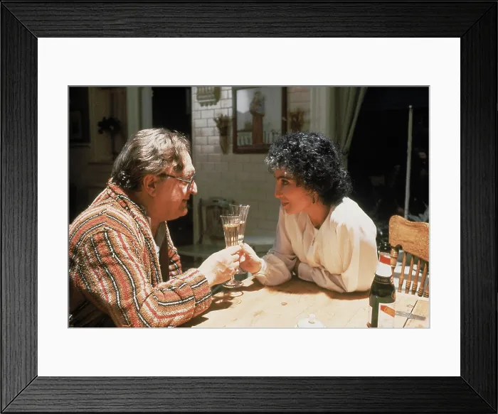 Framed Print : MOONSTRUCK, Vincent Gardenia, Cher, 1987. (c) MGM /  Courtesy: Everett Collection