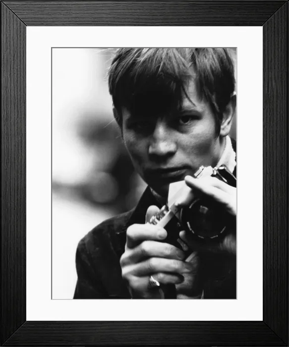 Framed Print : SMASHING TIME, Michael York, 1967, smashingtime1967-fsct06, Photo by: Everett Collection (smashingtime1967-fsct06) Framed Print : SMASHING TIME, Michael York, 1967, smashingtime1967-fsct06, Photo by: Everett Collection (smashingtime1967-fsct06)