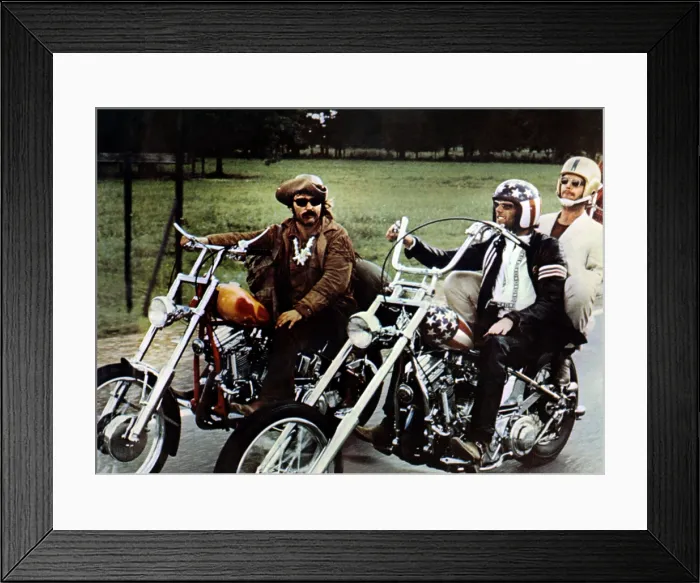 Framed Print : EASY RIDER, from left: Dennis Hopper, Peter Fonda, Jack Nicholson, 1969 ESY 003FOH(1011) Framed Print : EASY RIDER, from left: Dennis Hopper, Peter Fonda, Jack Nicholson, 1969 ESY 003FOH(1011)