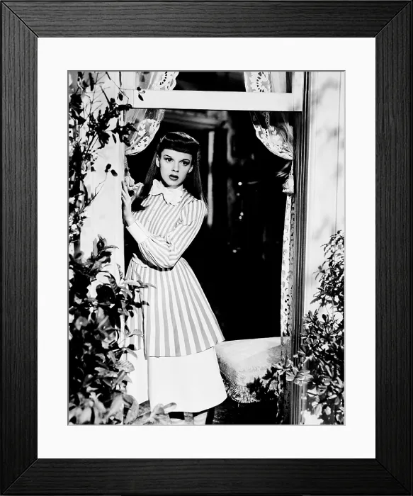 Framed Print : MEET ME IN ST. LOUIS, Judy Garland, 1944, 00198087, Photo by:Everett Collection(00198087)