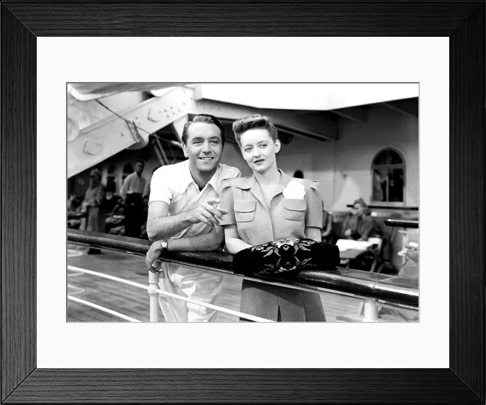 Framed Print : NOW, VOYAGER, Paul Henreid, Bette Davis, 1942