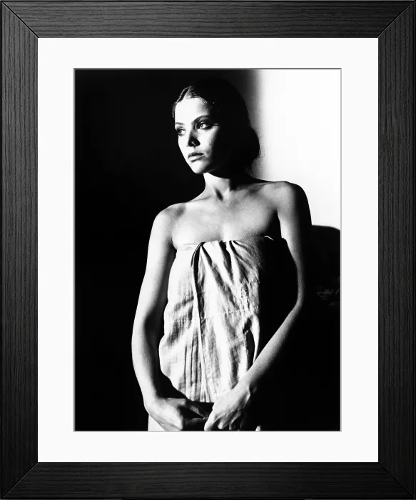 Framed Print : THE LAST WOMAN, aka LA DERNIERE FEMME), Ornella Muti, 1976