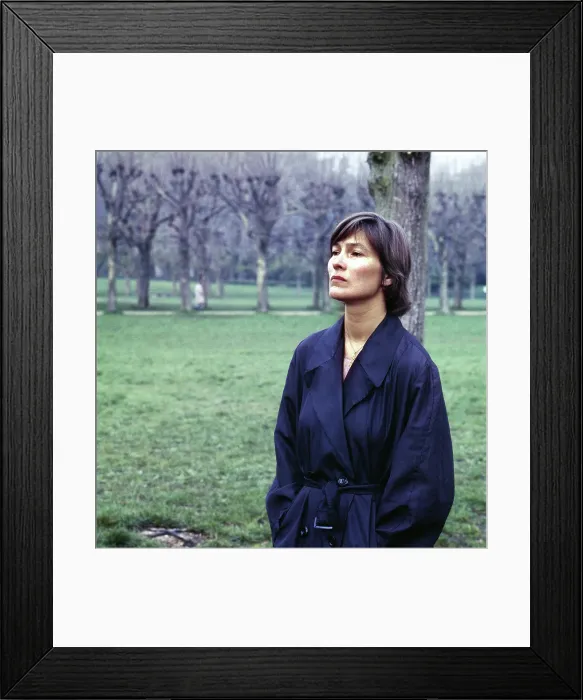 Framed Print : THE LEFT-HANDED WOMAN, (aka DIE LINKSHANDIGE FRAU), Edith Clever, 1978. New Yorker Films / courtesy Everett Collection