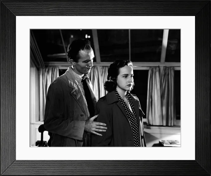 Framed Print : THE SEVENTH VICTIM, Erford Gage, Kim Hunter, 1943
