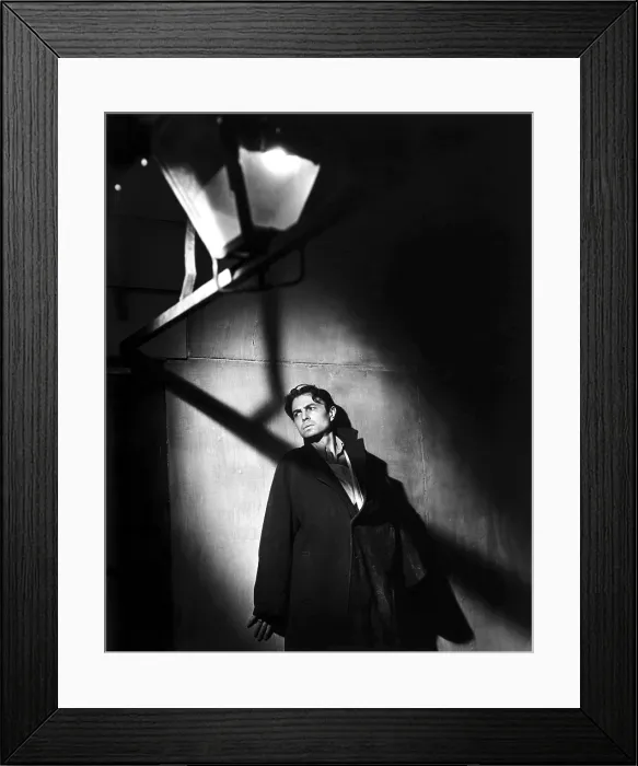 Framed Print : ODD MAN OUT, James Mason, 1947