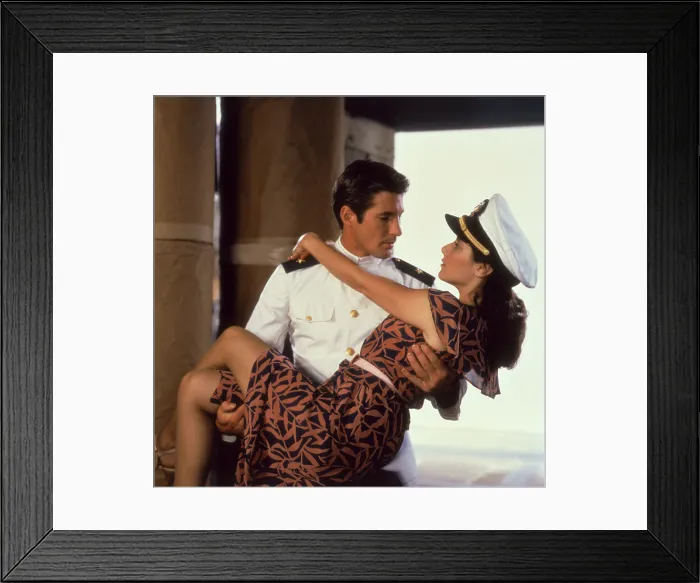 Framed Print : AN OFFICER AND A GENTLEMAN, Richard Gere, Debra Winger, 1982, (c) Paramount / courtesy Everett Collection
