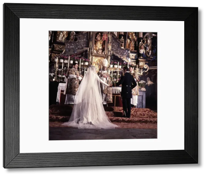 Framed Print : THE SOUND OF MUSIC, bride and groom: Julie Andrews, Christopher Plummer, 1965. TM & Copyright 20th Century Fox Film Corp. All rights reserved / courtesy Everett Collection Framed Print : THE SOUND OF MUSIC, bride and groom: Julie Andrews, Christopher Plummer, 1965. TM & Copyright 20th Century Fox Film Corp. All rights reserved / courtesy Everett Collection