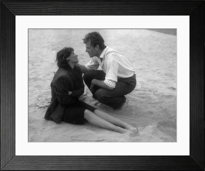 Framed Print : OSSESSIONE, Clara Calamai, Massimo Girotti, 1943
