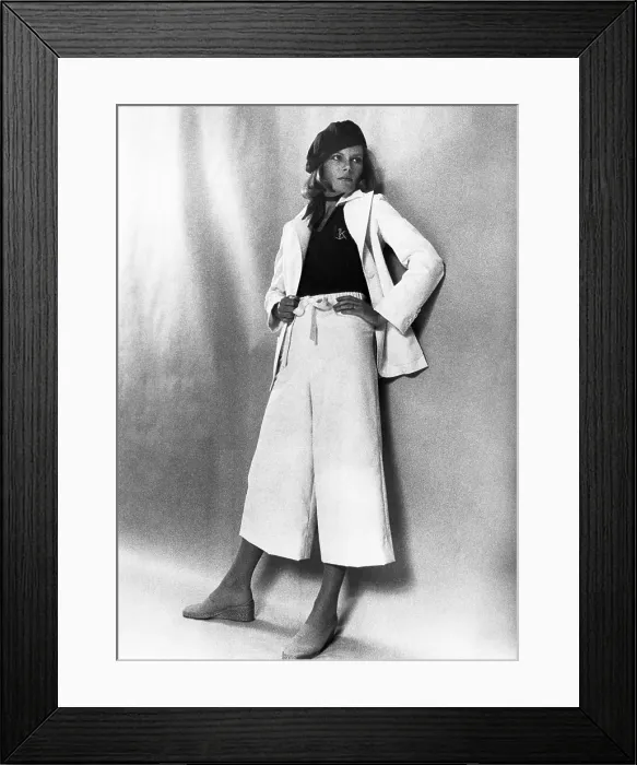 Framed Print : Women's fashion, circa 1975. Photo: Courtesy: CSU Archives / Everett Collection