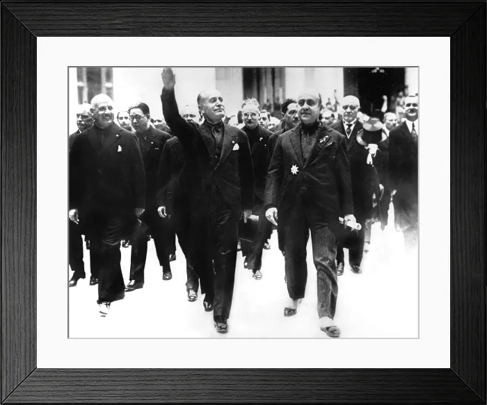 Framed Print : Benito Mussolini, giving crowds Facist salute, circa 1928. Courtesy: CSU Archives  /  Everett Collection