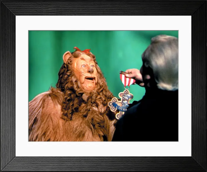 Framed Print : THE WIZARD OF OZ, Bert Lahr, Frank Morgan, 1939