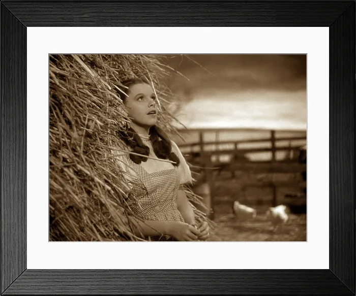 Framed Print : THE WIZARD OF OZ, Judy Garland, 1939 Framed Print : THE WIZARD OF OZ, Judy Garland, 1939