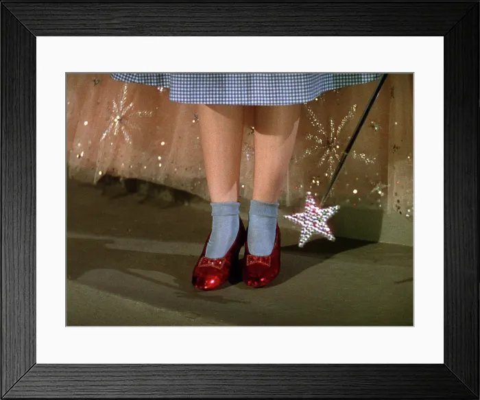 Framed Print : THE WIZARD OF OZ, Judy Garland, 1939 Framed Print : THE WIZARD OF OZ, Judy Garland, 1939