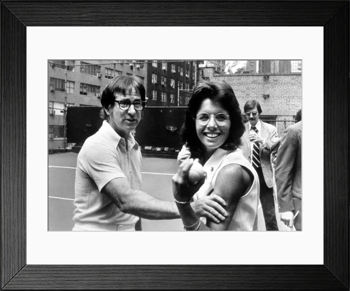 Framed Print : BILLY JEAN KING and BOBBY RIGGS IN 1973.. Courtesy: CSU Archives / Everett Collection Framed Print : BILLY JEAN KING and BOBBY RIGGS IN 1973.. Courtesy: CSU Archives / Everett Collection