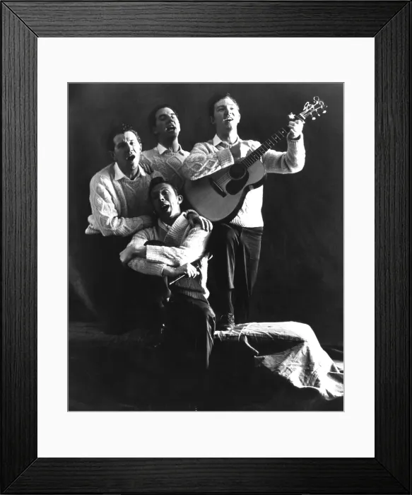 Framed Print : The Clancy Brothers, (Tommy Makem, seated), ca. 1964 Framed Print : The Clancy Brothers, (Tommy Makem, seated), ca. 1964