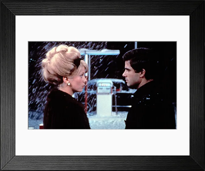 Framed Print : THE UMBRELLAS OF CHERBOURG, (aka LES PARAPLUIES DE CHERBOURG), Catherine Deneuve, Nino Castelnuovo, 1964