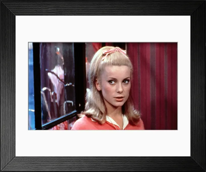 Framed Print : THE UMBRELLAS OF CHERBOURG, (aka LES PARAPLUIES DE CHERBOURG), Catherine Deneuve, 1964