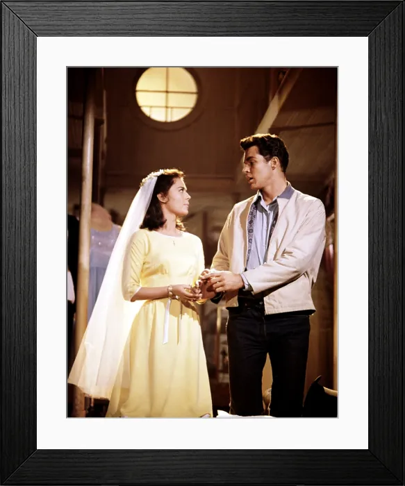 Framed Print : WEST SIDE STORY, Natalie Wood, Richard Beymer, 1961 Framed Print : WEST SIDE STORY, Natalie Wood, Richard Beymer, 1961