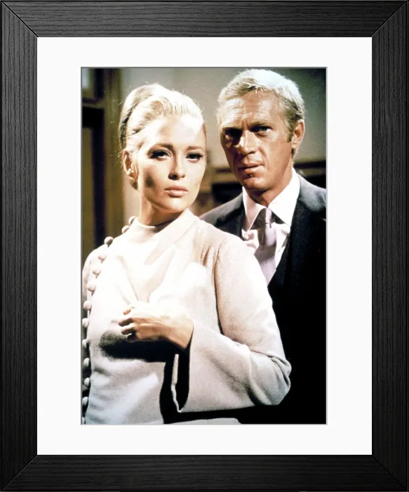 Framed Print : THE THOMAS CROWN AFFAIR, Faye Dunaway, Steve McQueen, 1968