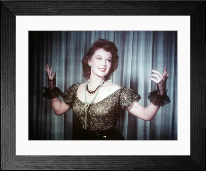 Framed Print : WITH A SONG IN MY HEART, Susan Hayward, 1952. ph: 20th Century Fox  /  Courtesy Everett Collection