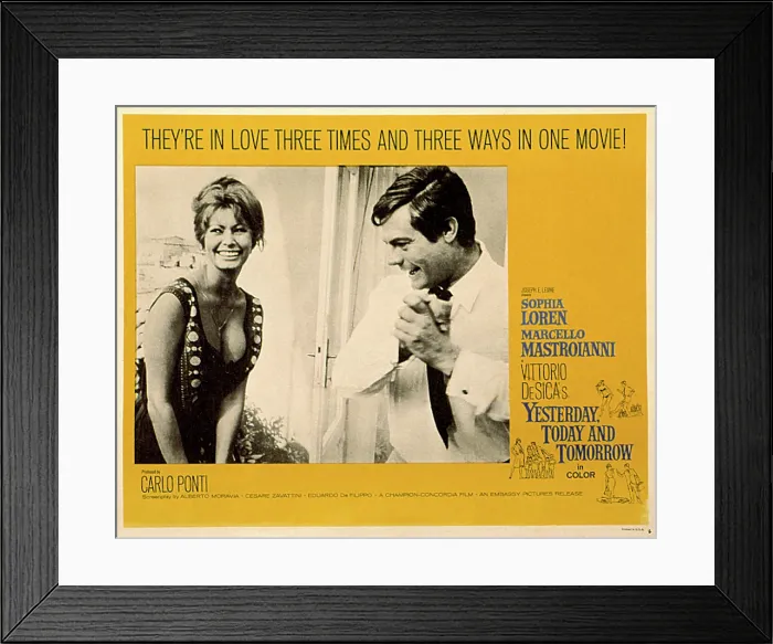 Framed Print : YESTERDAY, TODAY AND TOMORROW, (aka IERI, OGGI, DOMANI), Sophia Loren, Marcello Mastroianni, 1963