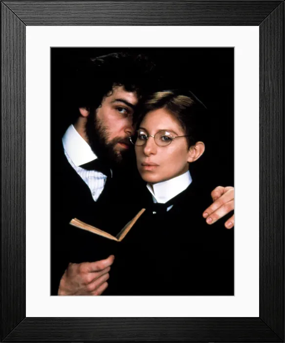Framed Print : YENTL, Mandy Patinkin, Barbra Streisand, 1983
