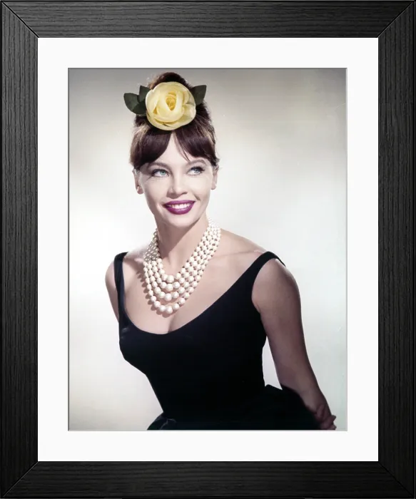 Framed Print : LESLIE CARON, in GUNS OF DARKNESS, 1962