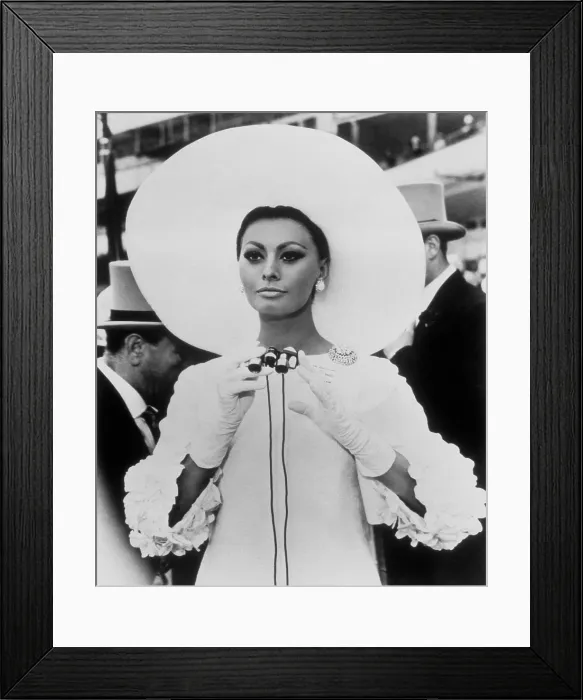 Framed Print : ARABESQUE, Sophia Loren, 1966