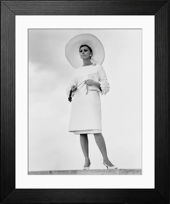 Framed Print : ARABESQUE, Sophia Loren, 1966 Framed Print : ARABESQUE, Sophia Loren, 1966