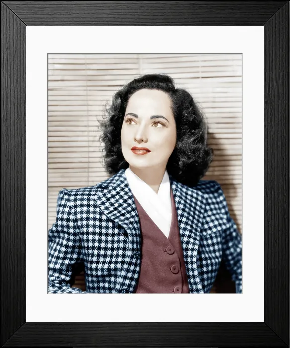 Framed Print : Merle Oberon, ca. 1945 Framed Print : Merle Oberon, ca. 1945