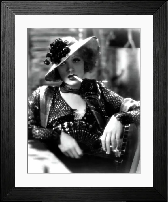 Framed Print : BLONDE VENUS, Marlene Dietrich, 1932