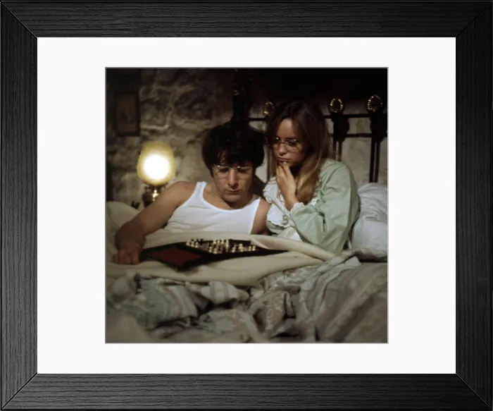 Framed Print : STRAW DOGS, Dustin Hoffman, Susan George, 1971 Framed Print : STRAW DOGS, Dustin Hoffman, Susan George, 1971