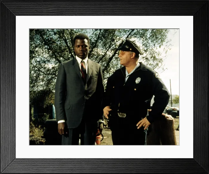 Framed Print : IN THE HEAT OF THE NIGHT, Sidney Poitier, Rod Steiger, 1967 Framed Print : IN THE HEAT OF THE NIGHT, Sidney Poitier, Rod Steiger, 1967