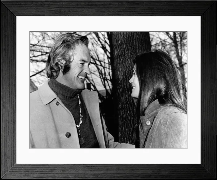 Framed Print : Timothy Leary (1920-1996), and wife Rosemary Leary, following his arraignment for the possession and sale of illegal drugs Framed Print : Timothy Leary (1920-1996), and wife Rosemary Leary, following his arraignment for the possession and sale of illegal drugs