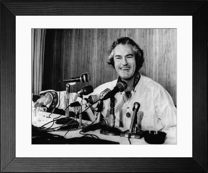 Framed Print : Timothy Leary (1920-1996), speaks at a press conference at New Haven College February 9, 1968. Courtesy: CSU Archives / Everett Collection