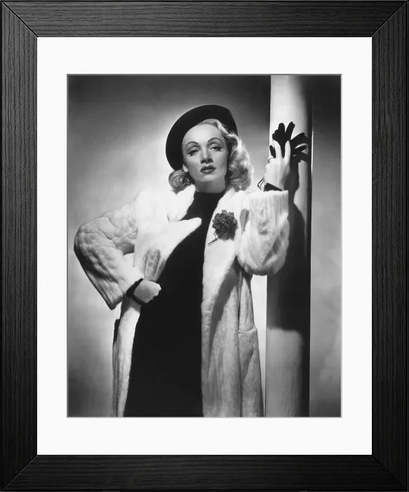 Framed Print : Marlene Dietrich, 1947 Framed Print : Marlene Dietrich, 1947