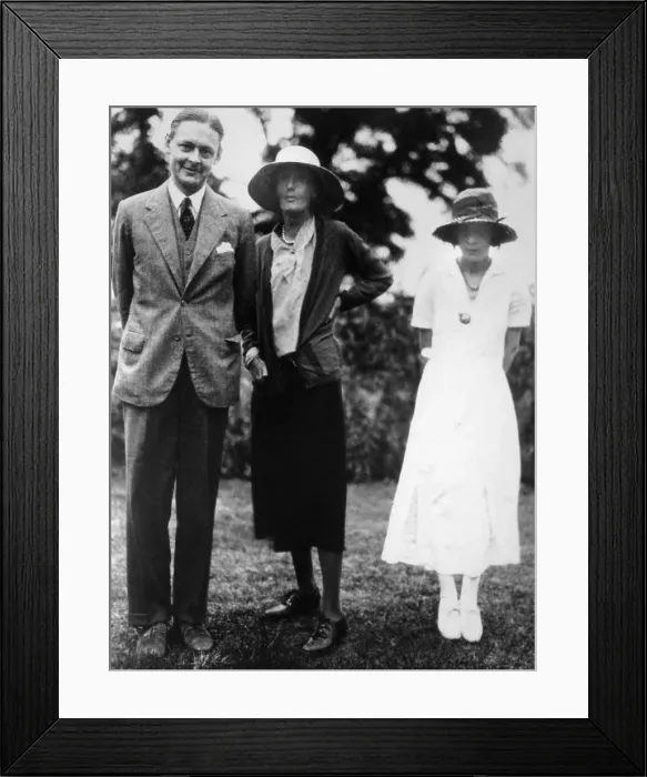 Framed Print : T.S. ELIOT with Virginia Woolf and Vivienne Eliot, 1932. Courtesy: CSU Archives / Everett Collection Framed Print : T.S. ELIOT with Virginia Woolf and Vivienne Eliot, 1932. Courtesy: CSU Archives / Everett Collection