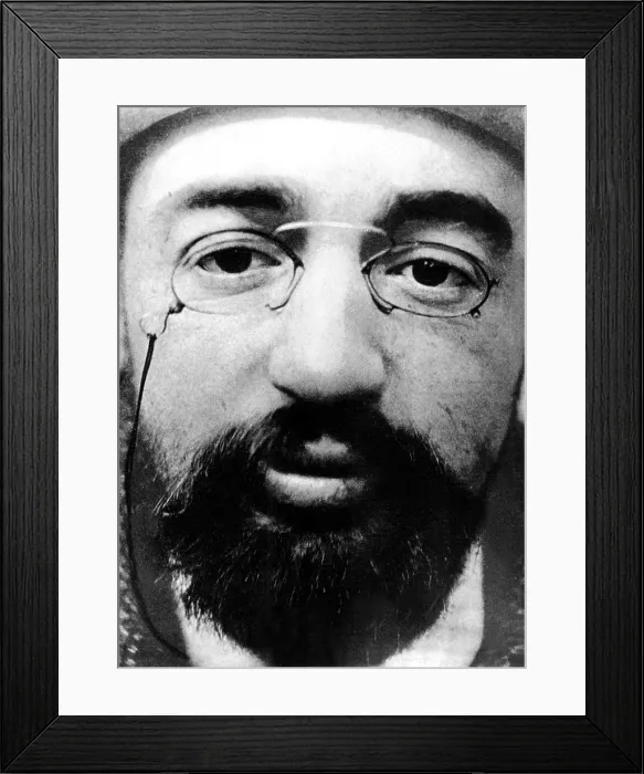 Framed Print : Henri Toulouse-Lautrec in a portrait made at the height of the artist's fame in the closing years of the 19th Century, CSU Archives