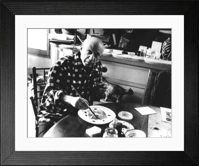 Framed Print : EV1887 - PABLO PICASSO. Courtesy: CSU Archives / Everett Collection Framed Print : EV1887 - PABLO PICASSO. Courtesy: CSU Archives / Everett Collection