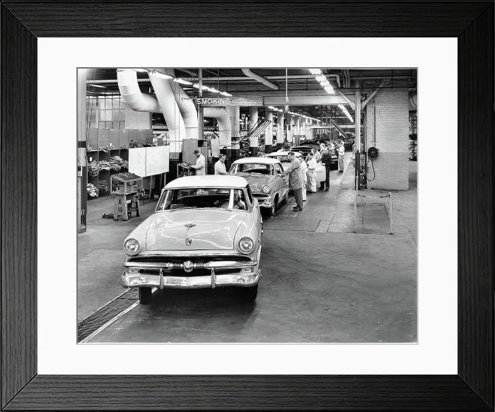 Framed Print : EV1606 - QUALITY CHECKS. Courtesy: CSU Archives / Everett Collection Framed Print : EV1606 - QUALITY CHECKS. Courtesy: CSU Archives / Everett Collection
