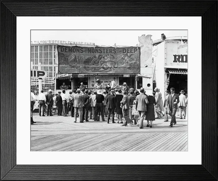 Framed Print : EV1362 - THRILLS & CHILLS. Courtesy: CSU Archives / Everett Collection Framed Print : EV1362 - THRILLS & CHILLS. Courtesy: CSU Archives / Everett Collection