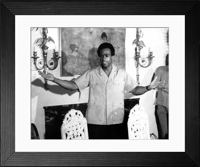 Framed Print : Huey Newton, Black Panther Party Minister of Defense @ news confrence in Jane Fonda's NYC apartment, 8 / 22 / 70. Courtesy: CSU Archives  /  Everett Collection